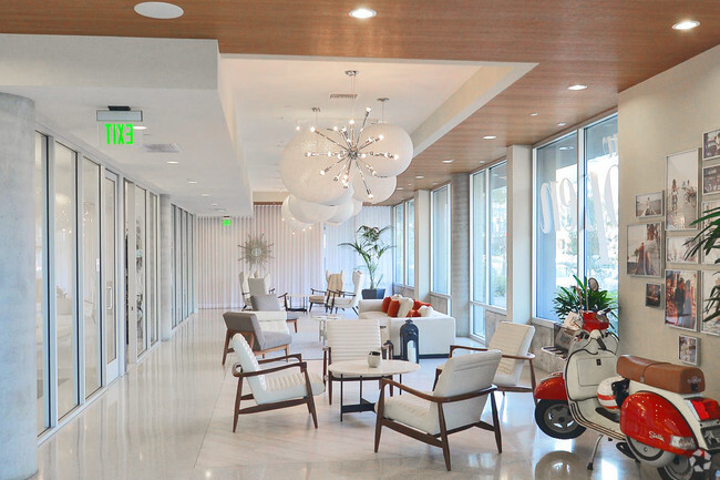 Lobby Photo - Stella - New