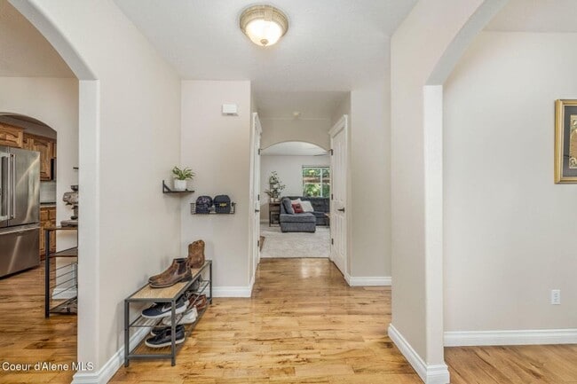 Building Photo - Beautiful home in Broadmore Estates