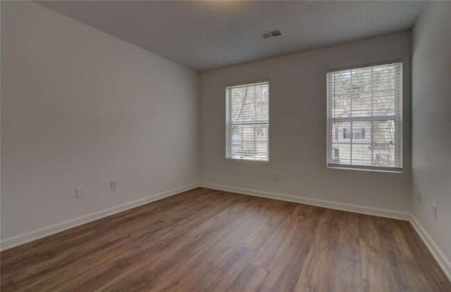 Building Photo - 6660 Sunset Park