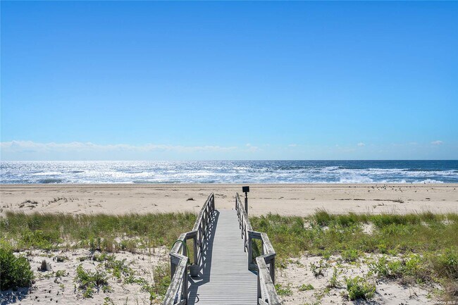 Foto del edificio - 695 Dune Rd
