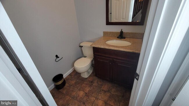Building Photo - 79 Sandhurst Dr
