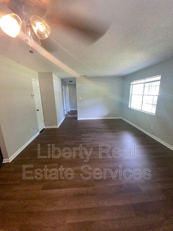 Building Photo - 228 Pointe S Dr