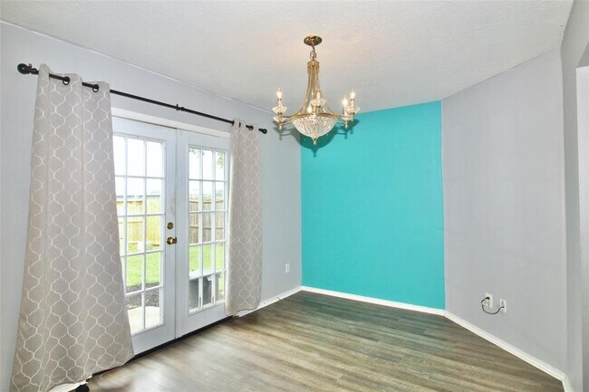 Building Photo - 1804 Elm Shadow Dr