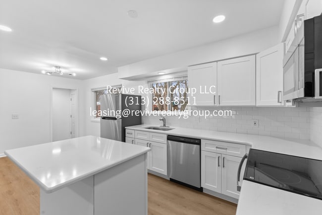 Foto del edificio - 5337 Botsford Ave