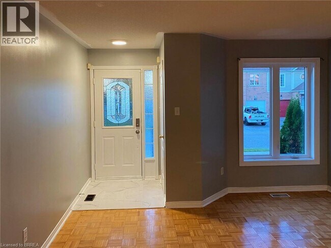 Building Photo - 80 Redfinch Way