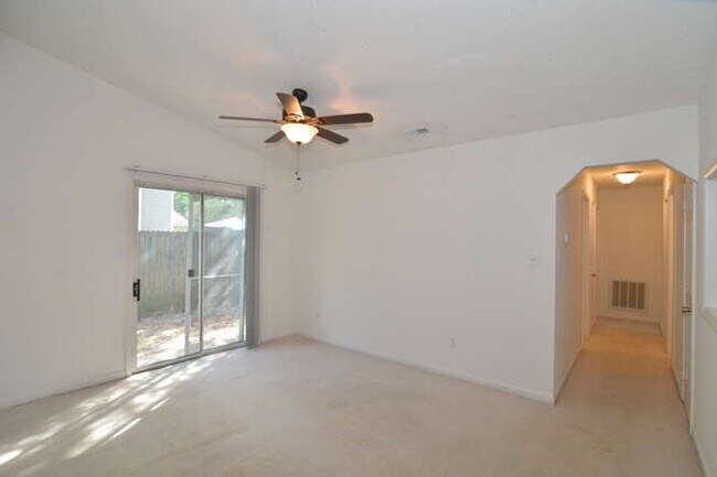 Foto del edificio - 1020 Tealwood Dr