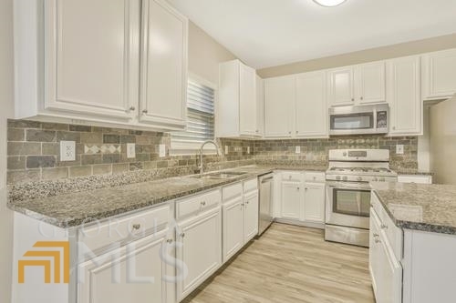 Building Photo - 5047 Burberry Way