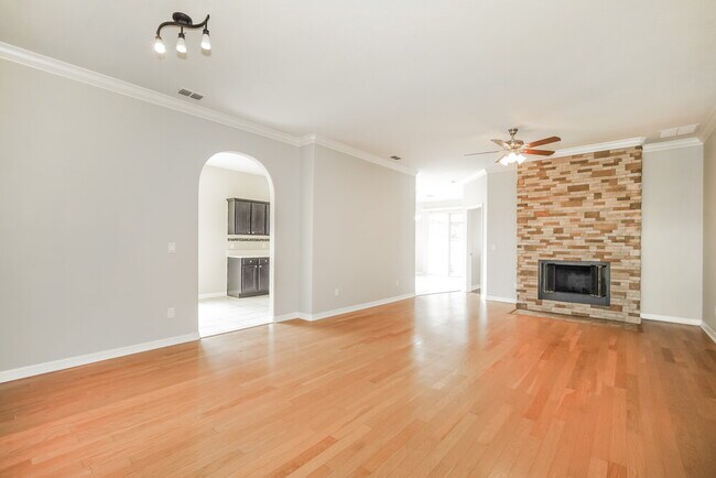 Foto del edificio - 1821 Mountclair Ct