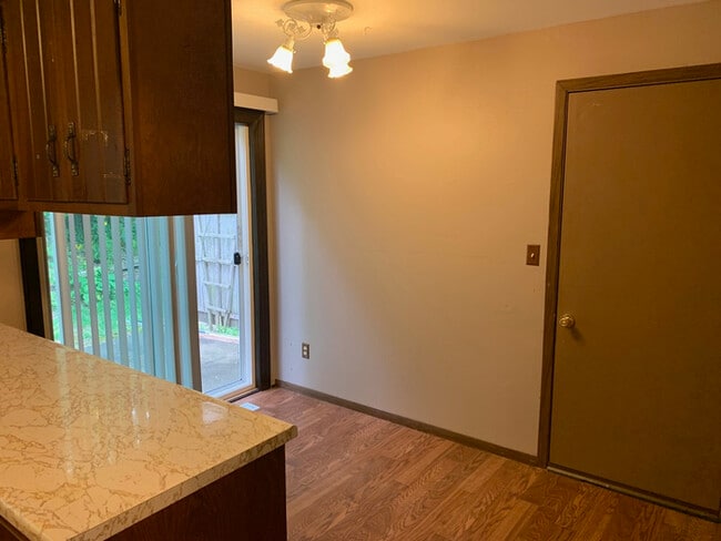 Building Photo - Duplex in North Peoria; Richwoods Schools