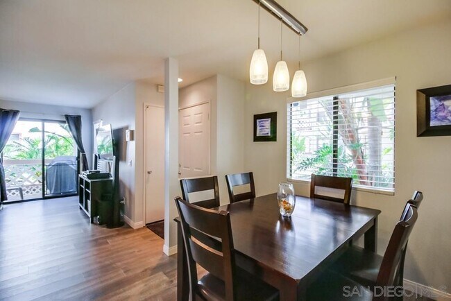 Foto del edificio - 9342 Twin Trails Dr. #102