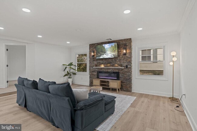 Building Photo - 5 Burgess Ln