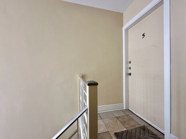 Building Photo - 839 Kirkwood Ave