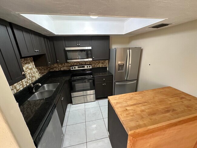 Foto del edificio - 4706 Oak Terrace Dr