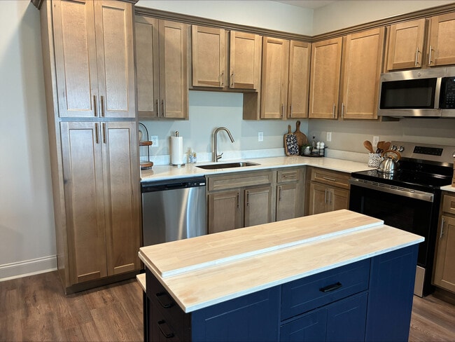 Kitchen - Lakeside Villas