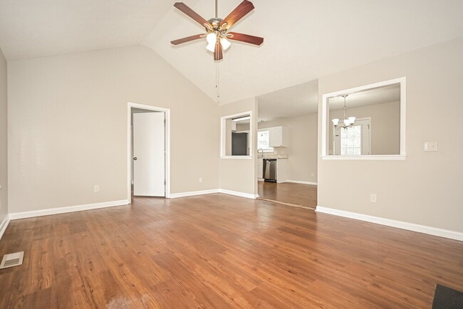 Building Photo - 581 Woodcrest Dr