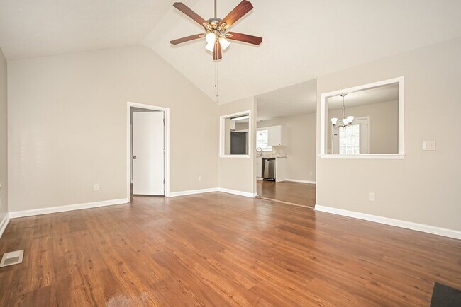 Foto del edificio - 581 Woodcrest Dr