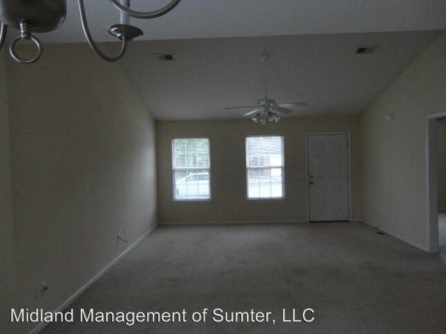 Building Photo - 696 White Pine Way