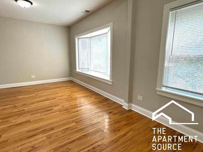 Foto del edificio - 3904 W Armitage Ave