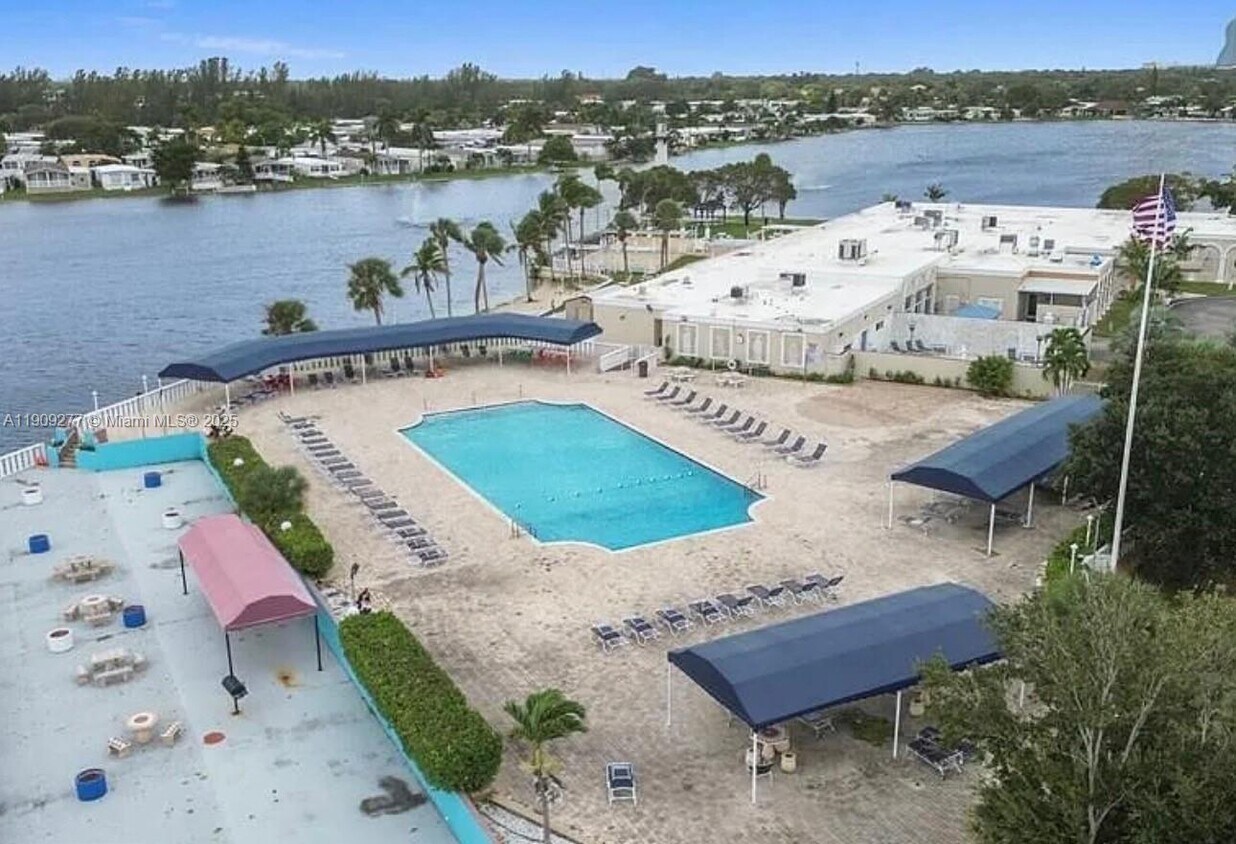 Foto principal - 5470 SW 25th Way