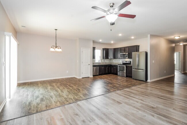 Building Photo - 13 Easy Goer Ct