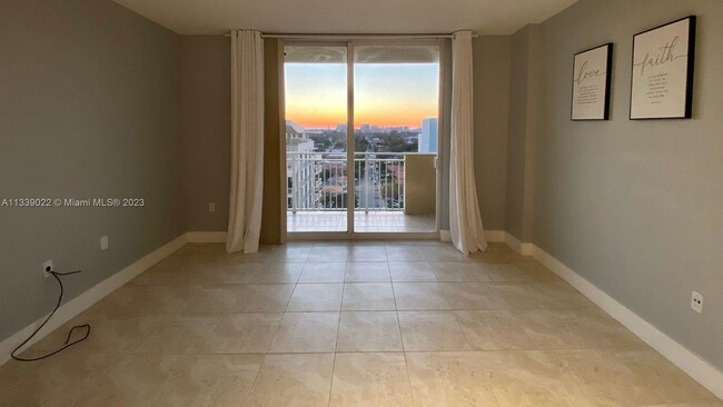 Foto del edificio - 2425 SW 27th Ave