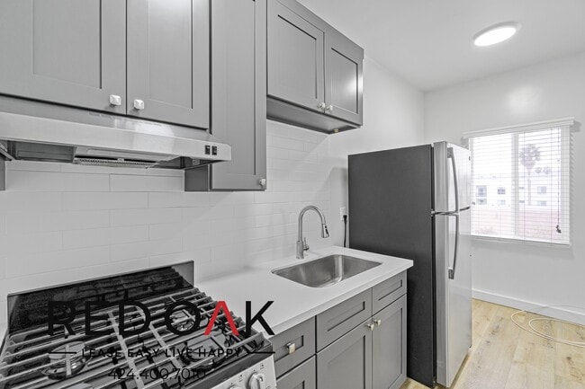 Building Photo - 516 N Harvard Blvd