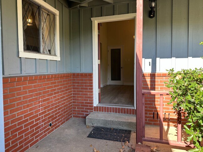 Building Photo - Your Next Chapter Starts Here - Convenient Redding Location!