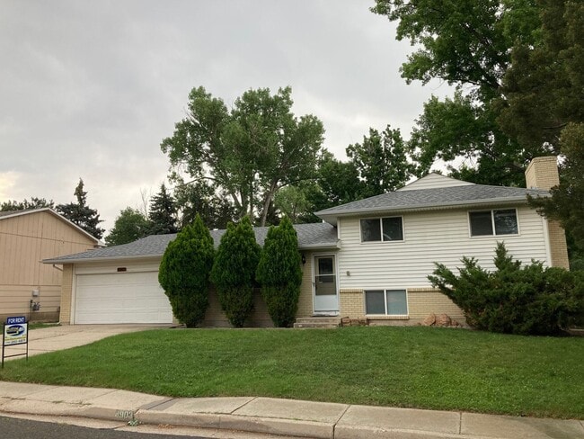 Corner Lot 4 Bedroom With AC! - Corner Lot 4 Bedroom With AC! House