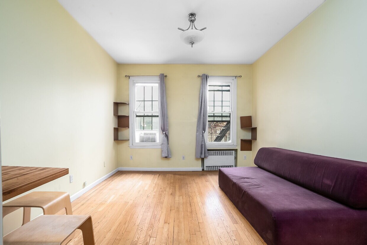 Foto principal - 235 E 54th St