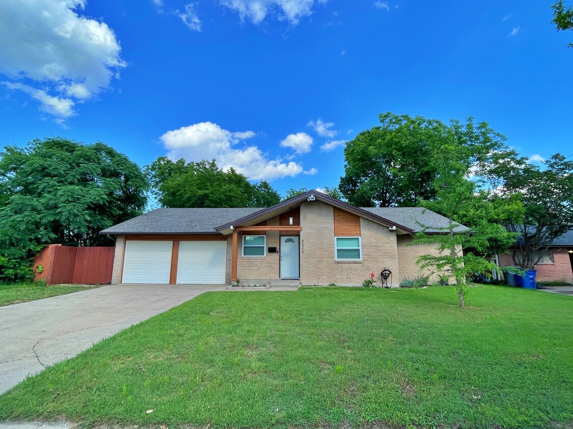 Primary Photo - 8626 Charing Cross Ln