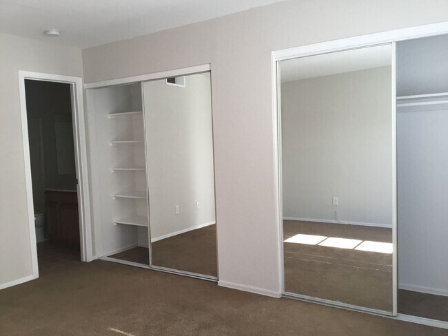 Building Photo - Beautifully remodeled 2bed/2ba Townhome - Ask about our Move-in Specials