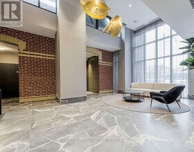 Building Photo - 286 Main St