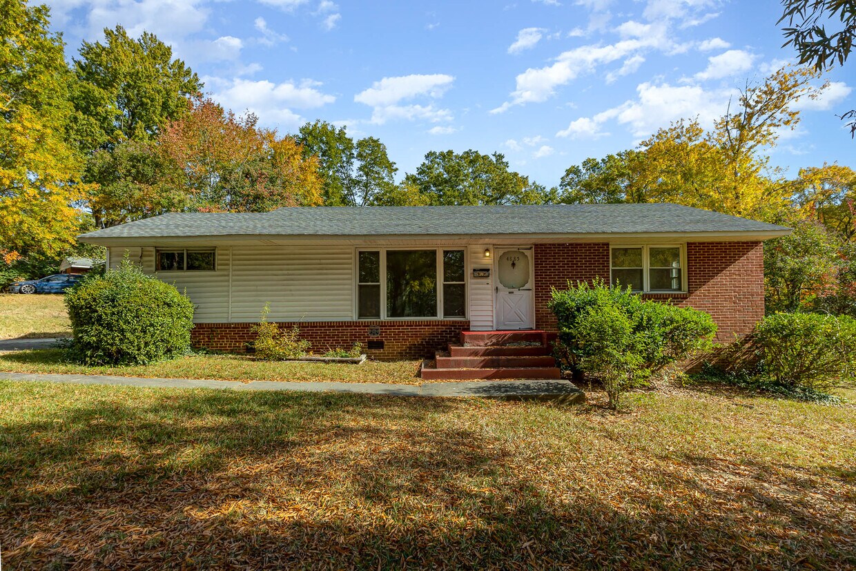 4885 Oglethorpe Pl, Charlotte, NC 28209 House Rental in Charlotte, NC