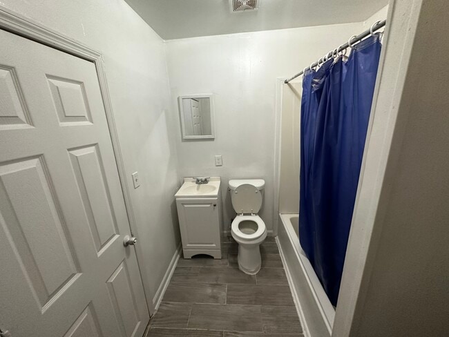 Building Photo - 3815 Saint Charles Pl