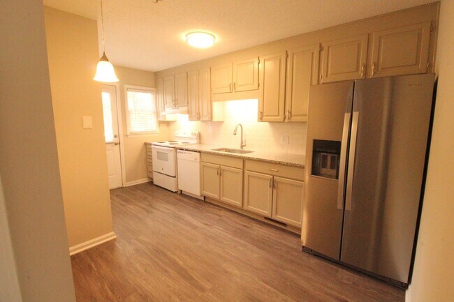 Foto del edificio - Adorable 2 Bedroom, 1 Bath in East Raleigh near Cary Crossroads - Pet Friendly!