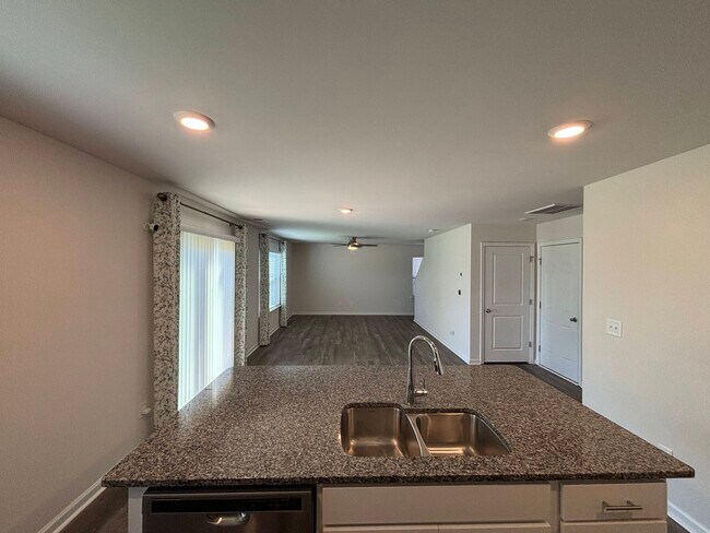 Sala de estar/Cocina - 2754 Sherrills Stream Dr