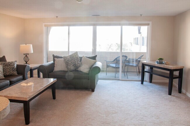 Sala de estar con terraza - 989 Ocean Blvd