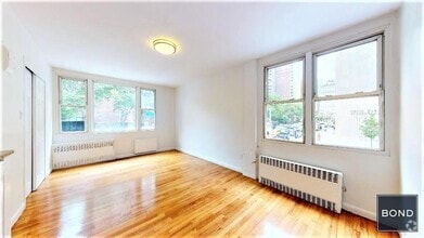 Building Photo - 260 W 27th St