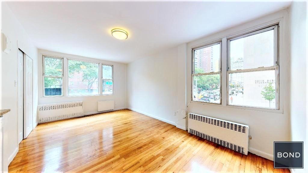 Primary Photo - 260 W 27th St
