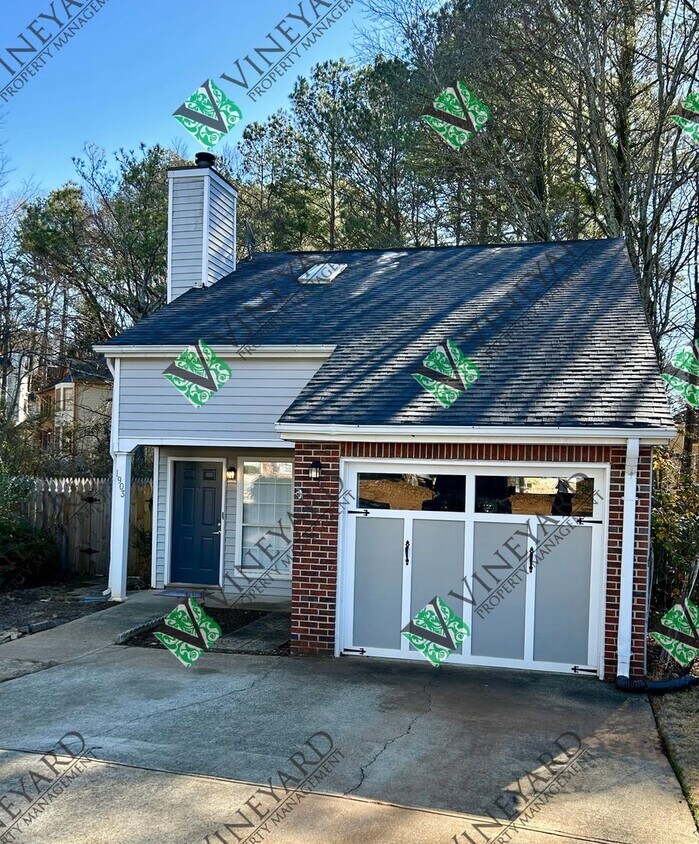 Foto principal - 2 Bed/2 Bath- Potential 3rd Bedroom/Flex S...