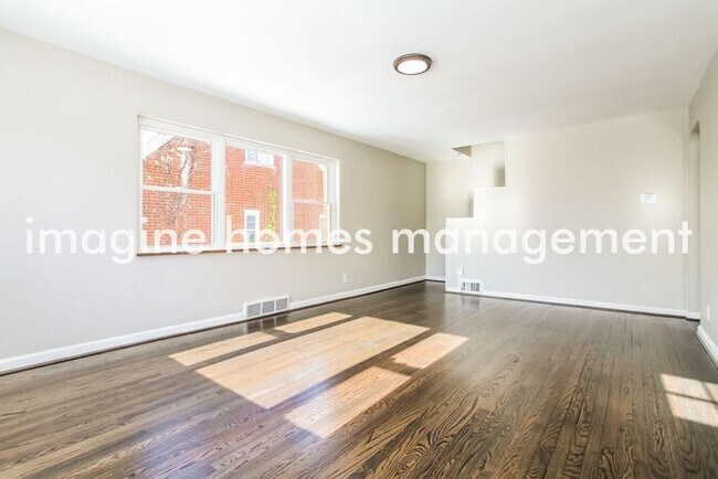 Building Photo - Fully renovated 4 Bedroom home in Cincinnati!