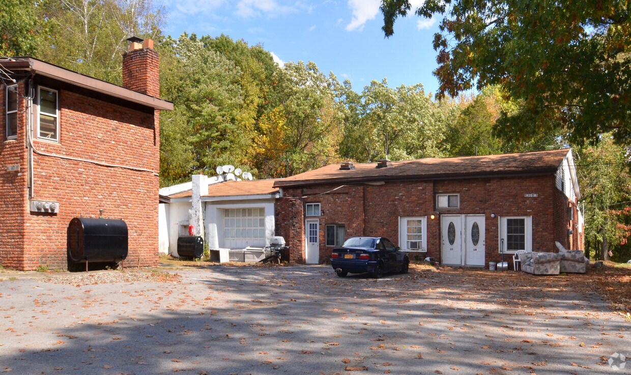 Building Photo - 136 Stringham Rd
