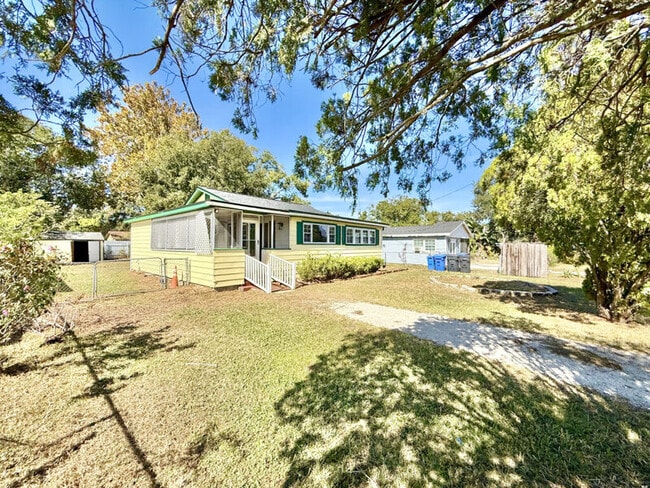 Foto del edificio - 5506 Staley Dr