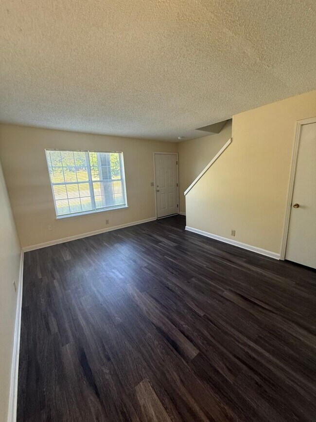 Foto del edificio - Affordable Townhome with Free Rent