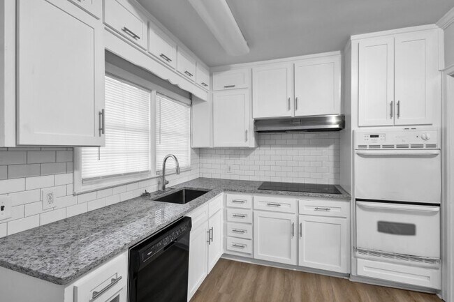 Foto del edificio - 2880 Old Lost Mountain Rd