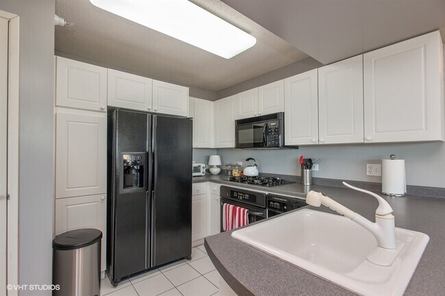 Foto del edificio - 1720 Maple Ave