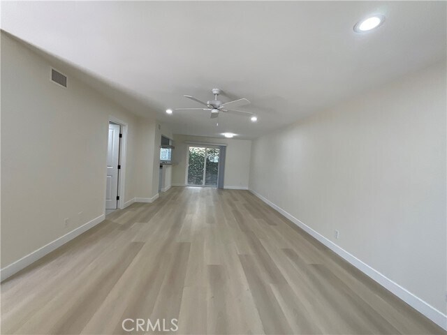 Foto del edificio - 2641 Santa Ana Ave