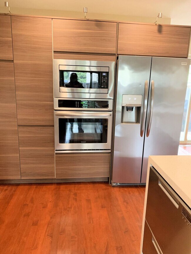Foto del edificio - Absolutely Beautiful Cyress Grove Condo in...