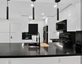 Building Photo - 13020 SW 92nd Ave