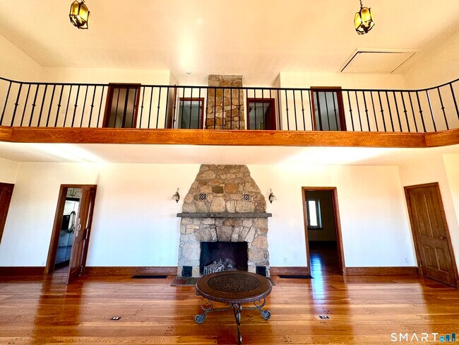 Foto del edificio - 2 Meadow Pl